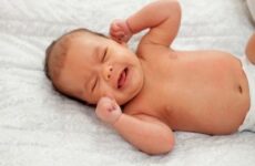 Ліки від печії та здуття в животі для новонароджених: список препаратів, народні засоби