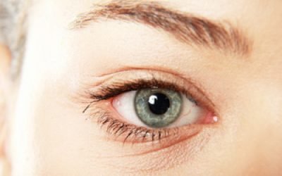 Як позбутися від зморшок під очима: причини виникнення, методи боротьби зі зморшками після 30