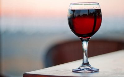 Користь і шкода червоного вина. Що в ньому поганого?