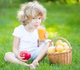 Яблучний сік: склад вітамінів і користь