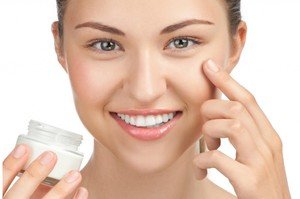 Аптечні препарати для омолодження шкіри обличчя: кращі кошти та їх опис