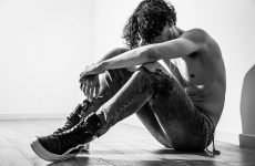Депресія у чоловіків: симптоми, ознаки, як допомогти чоловікові