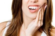 Прищі на яснах (над зубом): причини, лікування, як позбутися