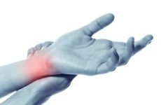 Перелом руки у зап’ясті: причини, симптоми і лікування травми