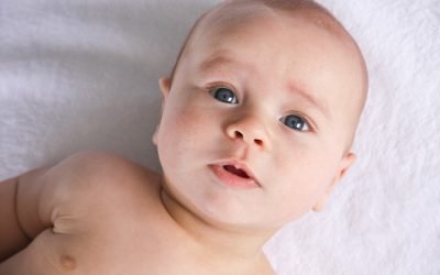 Кривошея у новонароджених і немовлят: перші ознаки й лікування