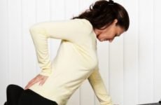 Від чого болить спина у жінок в області попереку і одночасно низ живота?