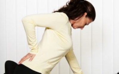 Від чого болить спина у жінок в області попереку і одночасно низ живота?