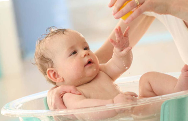 Чи можна купати дитину після щеплення?