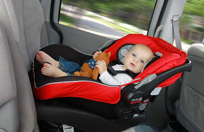 Чи можна дитину до 12 років возити на передньому сидінні?