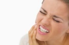 Клацає щелепа при відкритті рота: що робити, чому щелепа болить при закритті рота, лікування