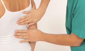 Лікування спини і хребта в домашніх умовах: методи лікування болю посередині спини