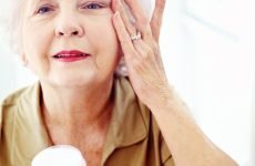 Догляд за шкірою особи після 60 років — ефективні маски від зморшок в домашніх умовах