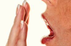 Запах йоду з рота у дорослих і дітей: причини та способи лікування
