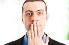 Як дізнатися чи є запах з рота: методи