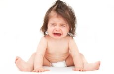Синя десна при прорізуванні зубів у дитини: коли потрібно починати хвилюватися