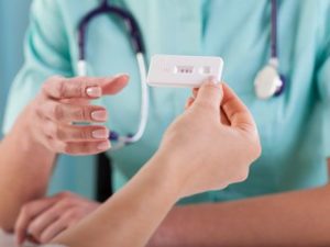Як визначити позаматкову вагітність на ранніх термінах: як діагностують перші прояви симптомів, відчуття, причини і наслідки