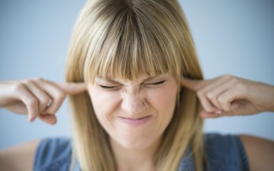 Докладна симптоматика стану при якому закладає вуха