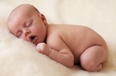 Дитина хропе уві сні: як можна усунути порушення дихання