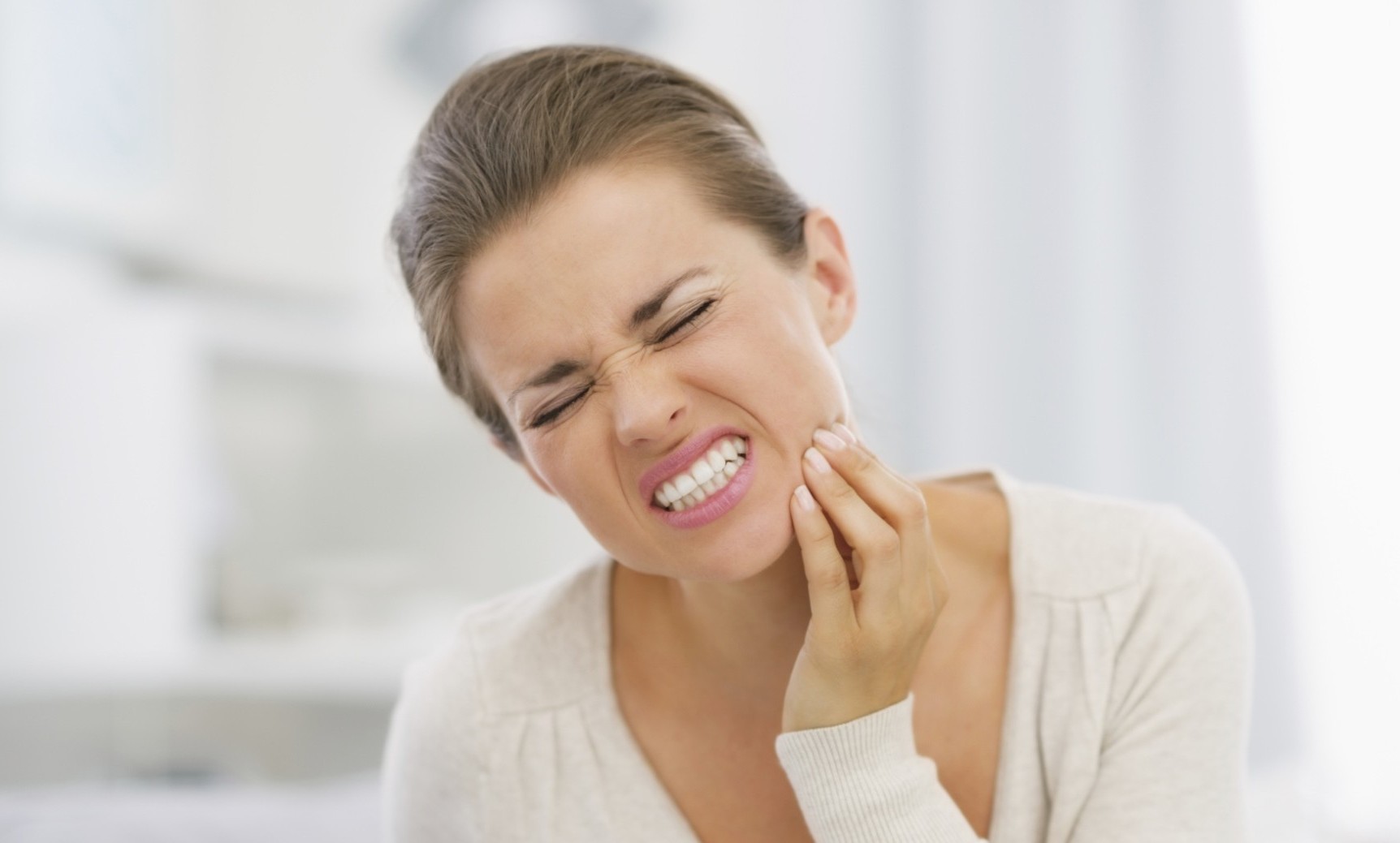 Оголений зубний нерв: методи усунення болю в домашніх умовах