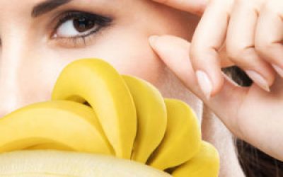 Популярні омолоджуючі маски з банана для всіх типів шкіри обличчя, відгуки