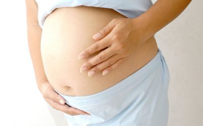 Про що говорять болі внизу живота при вагітності: можливі причини й способи лікування