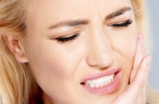Засіб проти чутливості зубів: пасти, ополіскувачі, фізіопроцедури