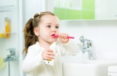 Дитяча зубна щітка: рейтинг найкращих і особливості вибору