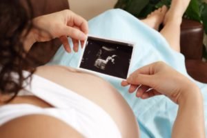 Чим загрожує в подальшому завмерла або розвивається вагітність на другому триместрі: причини патології, ознаки, які можна розпізнати вчасно