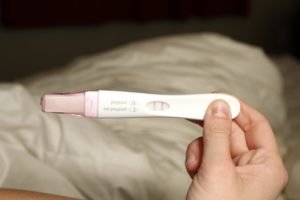 Чи покаже тест позаматкову вагітність до затримки у місячний період і після них? Які тести використовувати, і на який день вагітності може визначити тест?