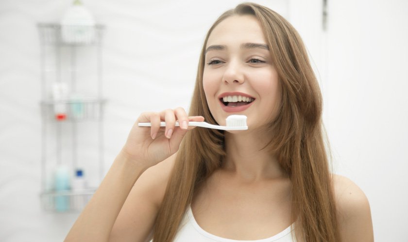 Блювотний рефлекс при чищенні зубів: причини та способи усунення проблеми