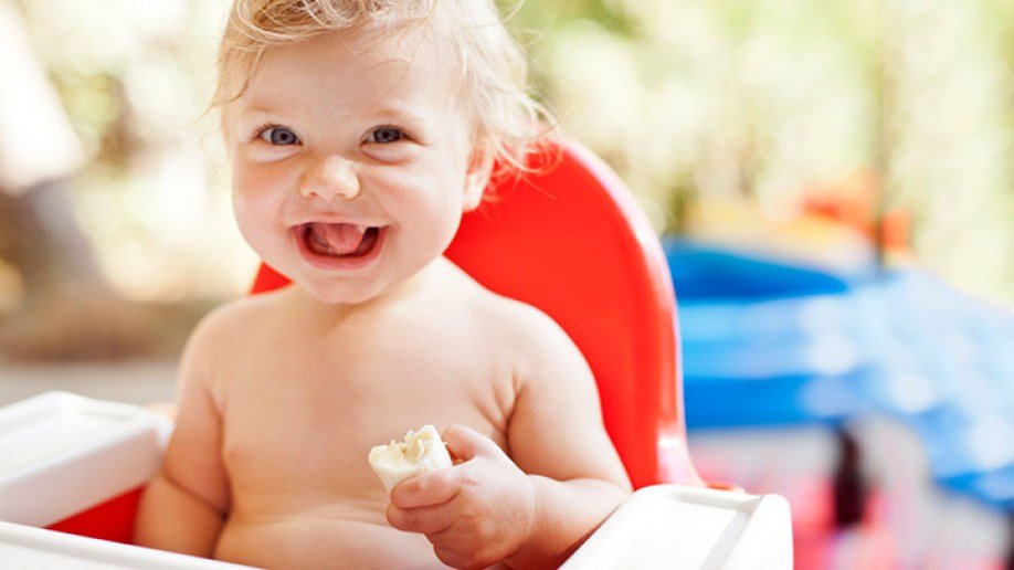 У дитини 10 місяців немає зубів: чому і що робити?