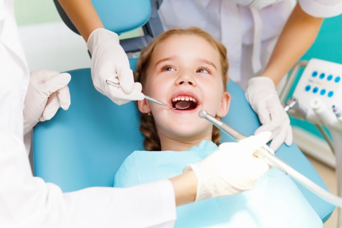 У дитини пахне з рота гниллю: причини виникнення та способи лікування
