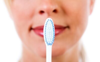 Блювотний рефлекс при чищенні зубів: причини та способи усунення проблеми