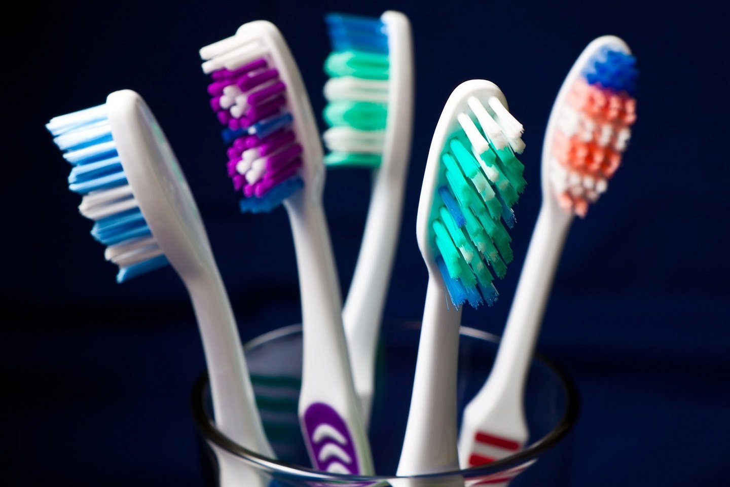Як часто треба міняти зубну щітку: думки і рекомендації стоматологів
