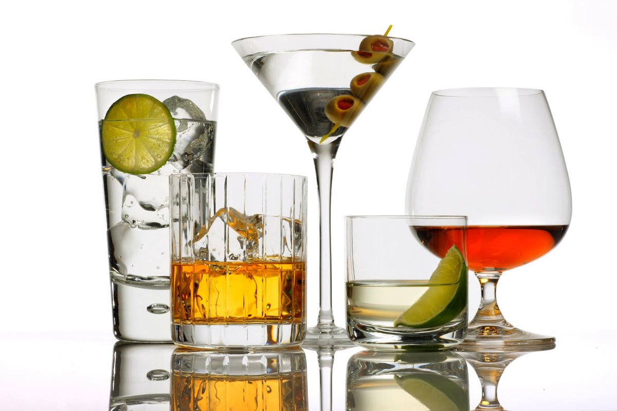 Чи можна пити алкоголь після видалення зуба: наслідки вживання спиртного