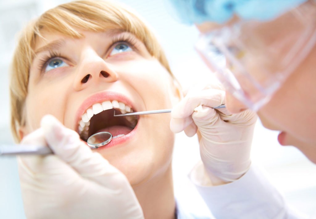 Відколовся шматочок зуба: причини, лікування та можливі ускладнення
