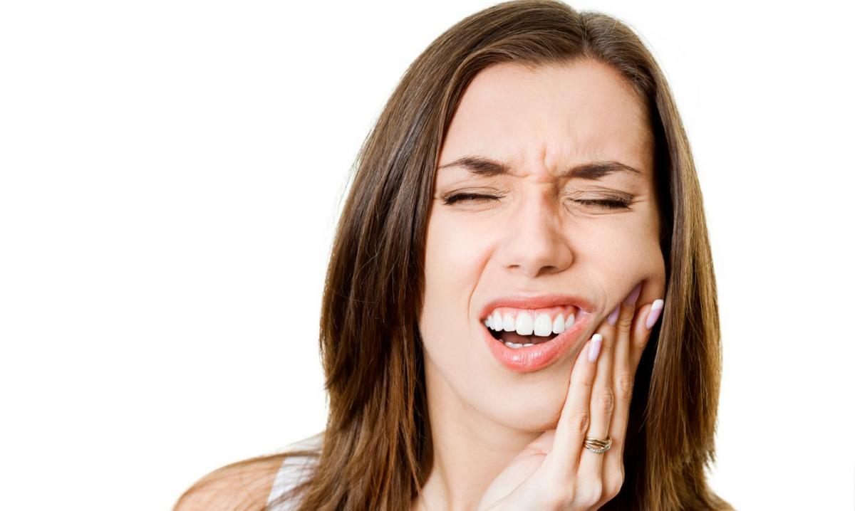 Чому при нежиті болять зуби: причини та способи лікування