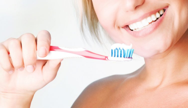 Як зняти чутливість зубів в домашніх умовах: основні способи