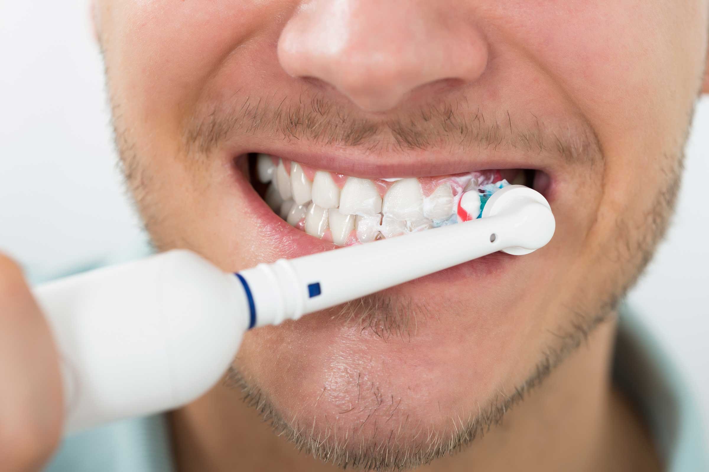 Що таке підвищена чутливість зубів: причини виникнення
