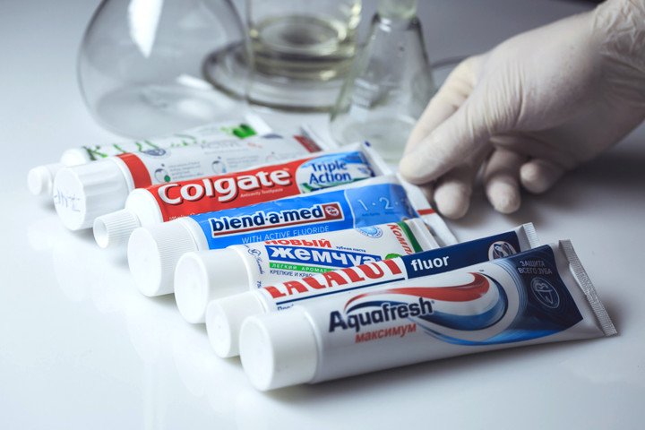 Засоби гігієни порожнини рота: види засобів по догляду за зубами