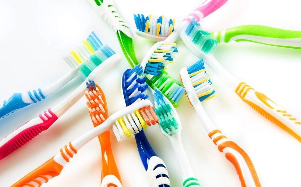 Як часто треба міняти зубну щітку: думки і рекомендації стоматологів