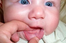 У дитини ріжуться зуби: методи знеболювання та ефективні засоби