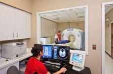 Чи можна робити МРТ з металокерамічними коронками: правила і обмеження