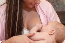 Зелений стілець у грудничка на грудному вигодовуванні: причини у новонароджених малюків, лікування