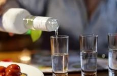 Алкоголь при гастриті: горілка, коньяк, віскі і вино
