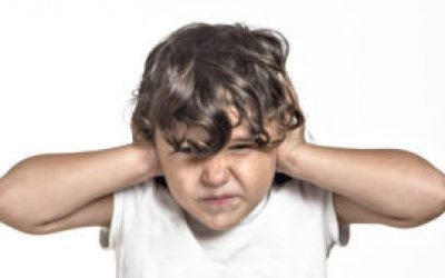 Що робити, якщо у дитини болить вухо? Перша допомога і лікування