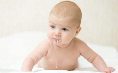 Чому грудної дитина зригує після годування? Що робити?