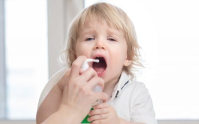 Спреї при ангіні у дітей: огляд лікарських препаратів з розбризкувачем
