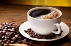 Що буде, якщо випити багато кави: передозування кофеїну, смертельна доза кави і перша допомога при отруєнні