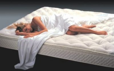 Як спати при сколіозі: вибір ортопедичного матраца, подушки, валика